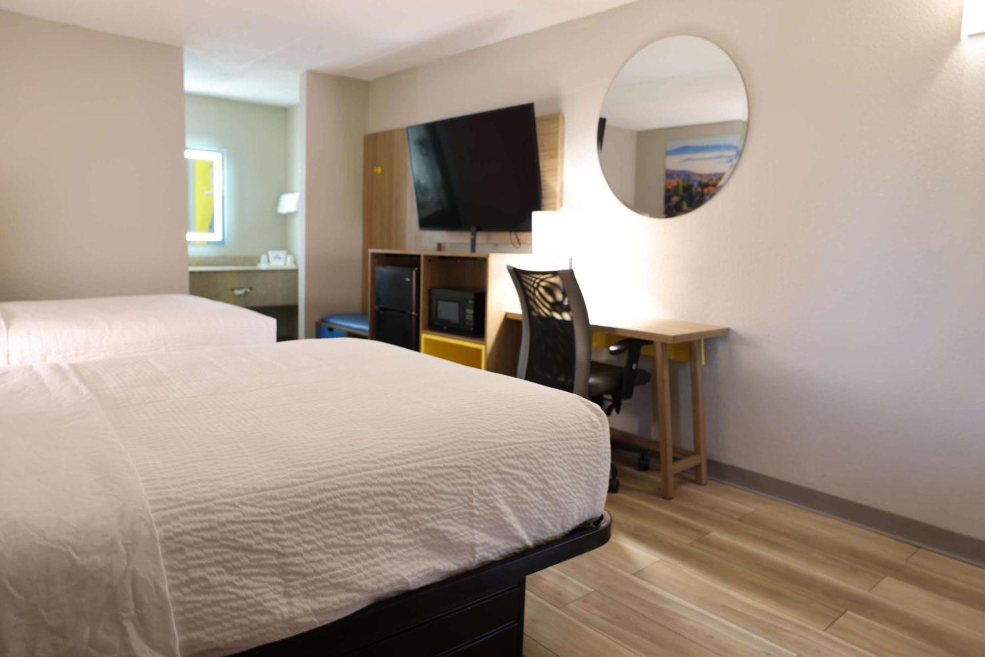 Days Inn By Wyndham Kings Dominion Досуэлл Экстерьер фото