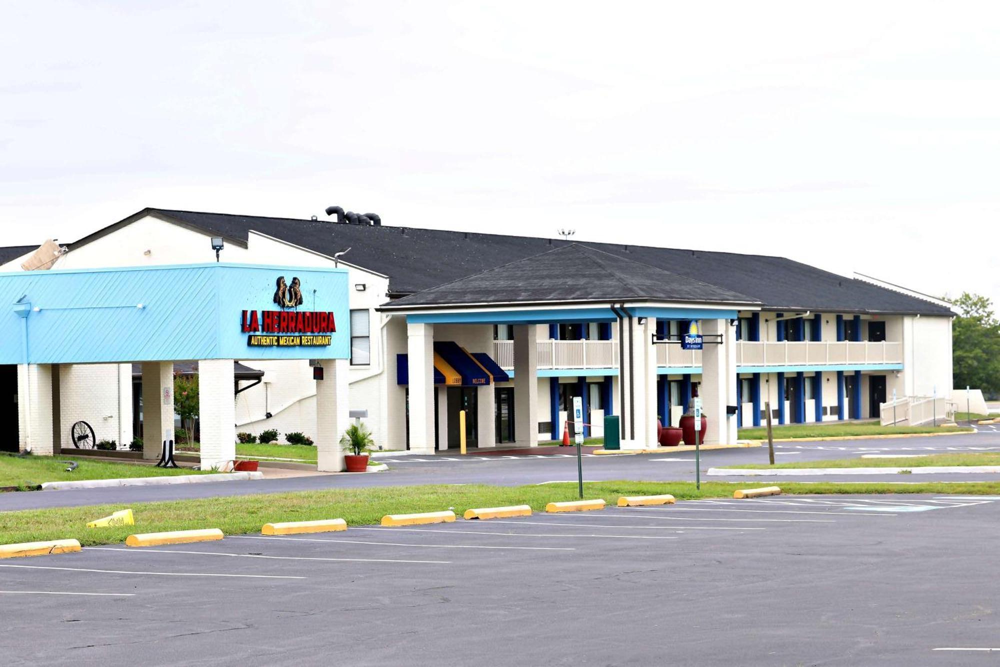 Days Inn By Wyndham Kings Dominion Досуэлл Экстерьер фото